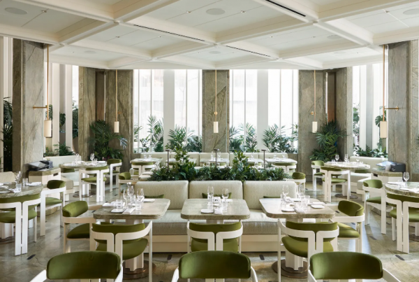 Cafe modern dan mewah dengan tampilan all-white